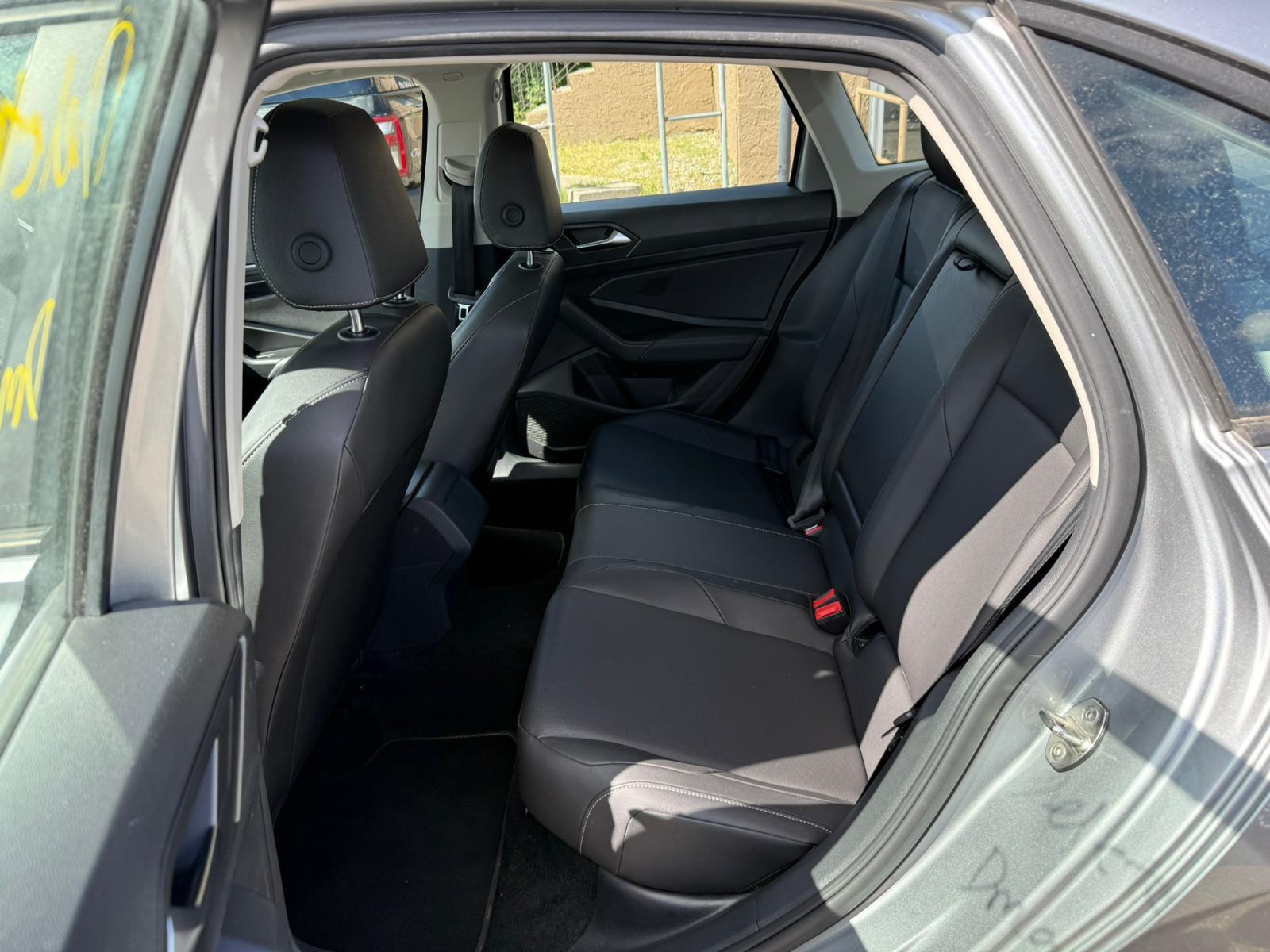 2021 Volkswagen Jetta — view 11