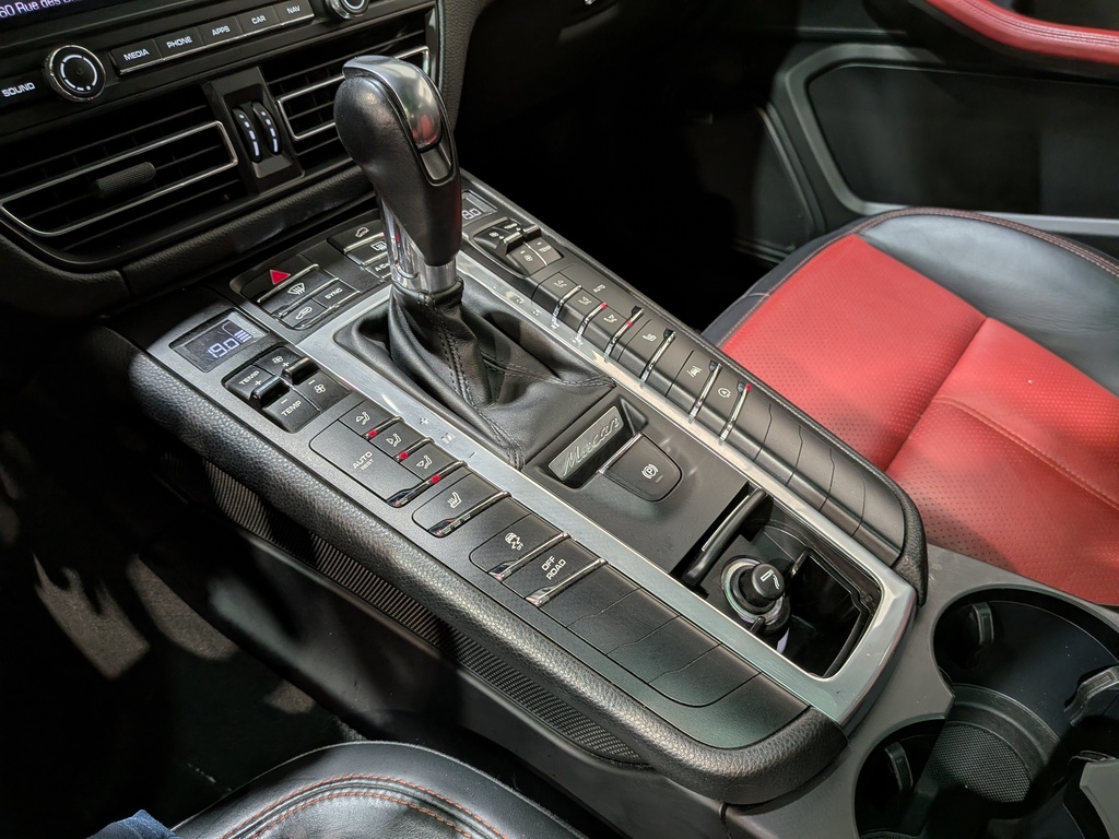 Porsche Macan 2021