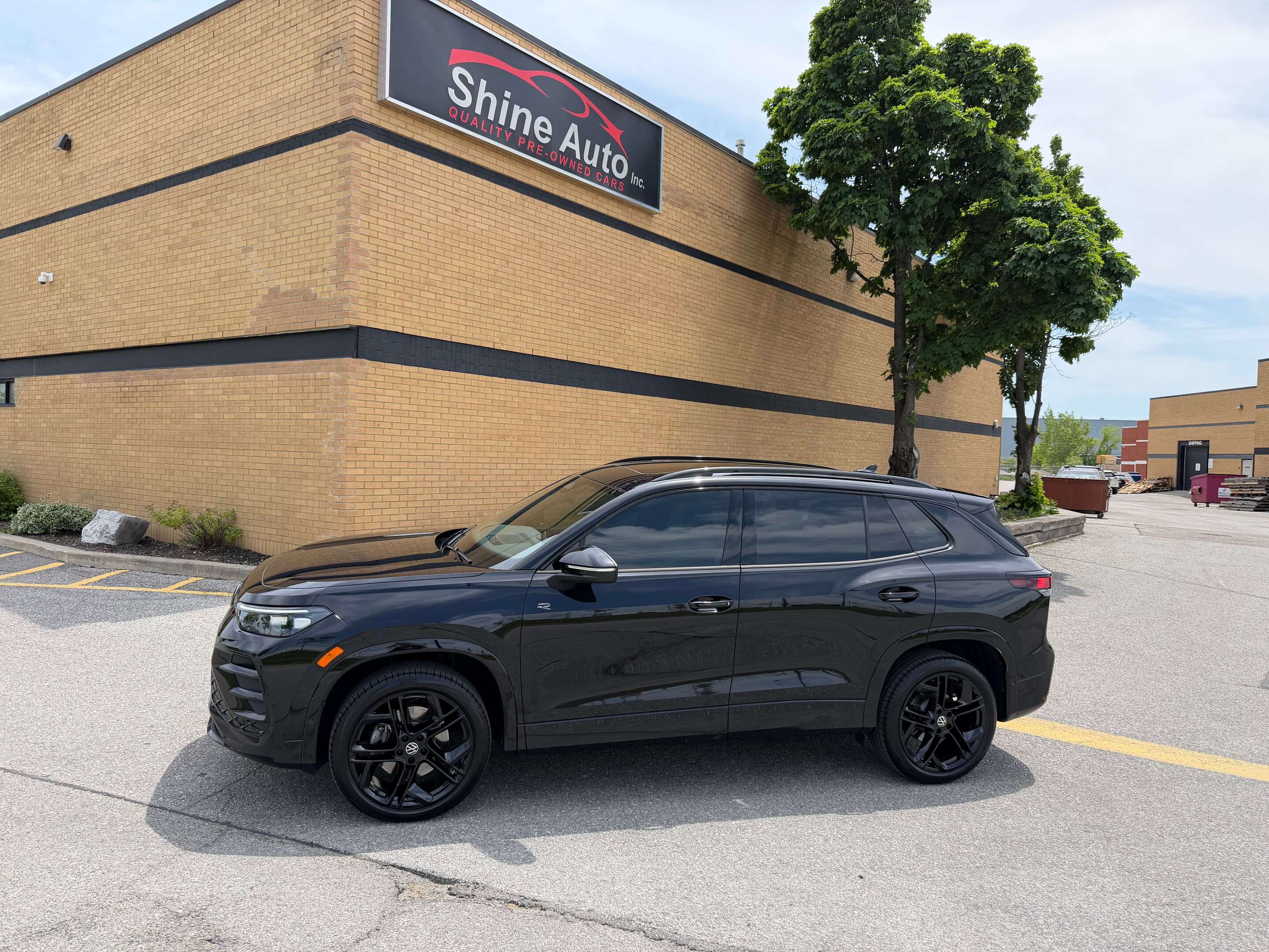 Black 2026 Volkswagen Tiguan Comfortline R-Line Black Edition 4Motion SUV / Crossover Automatic