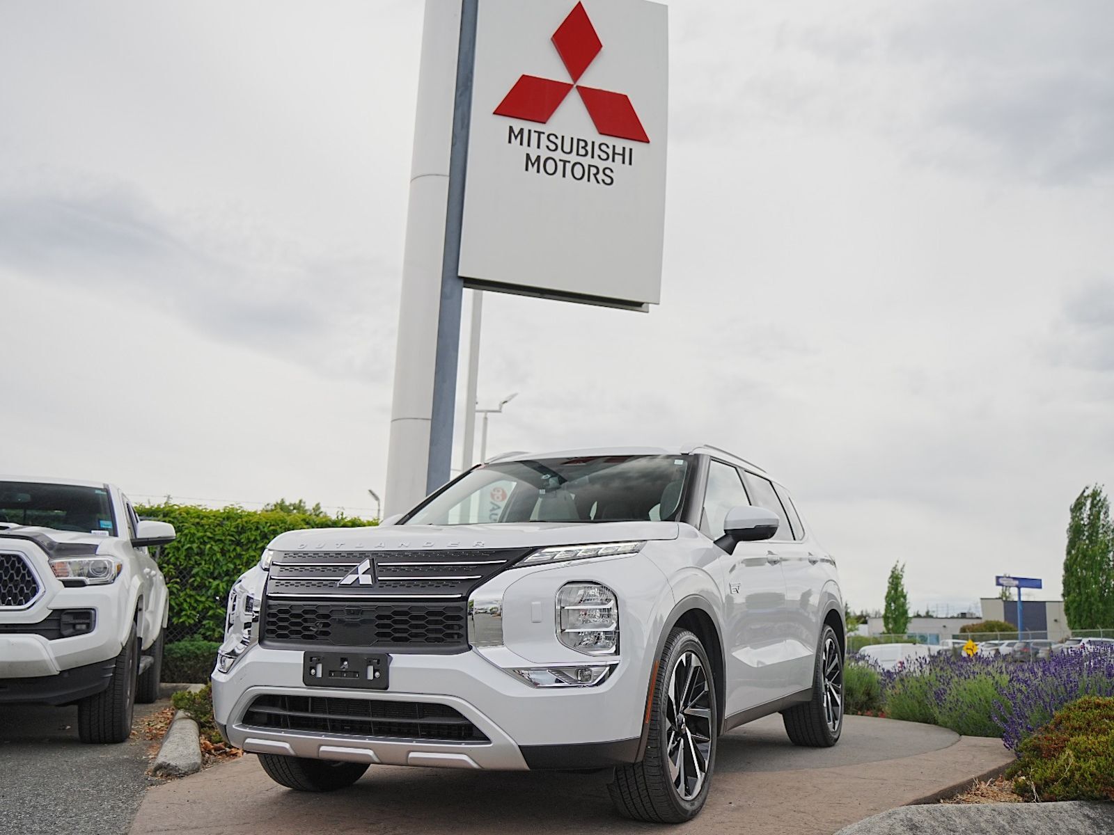 2025 Mitsubishi Outlander PHEV