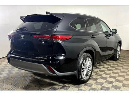used 2023 Toyota Highlander car, priced at $54,998