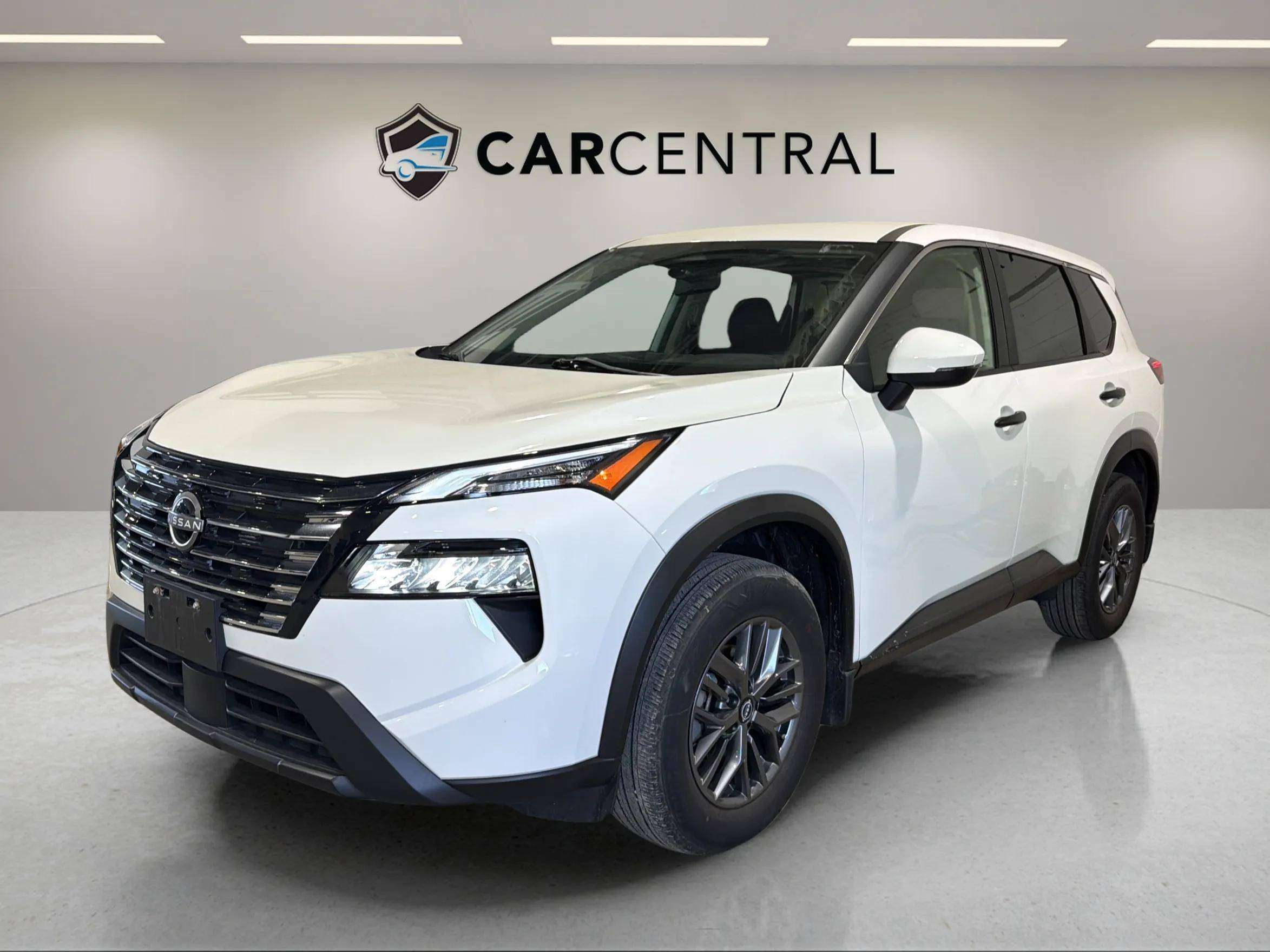 White 2024 Nissan Rogue S AWD SUV / Crossover All-Wheel Drive Continuously Variable Transmission