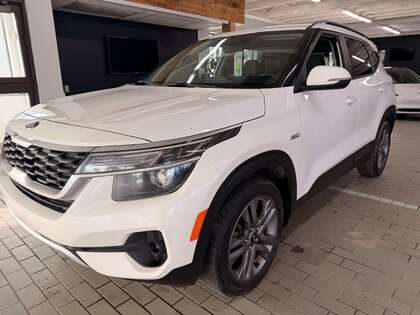 White 2021 Kia Seltos LX AWD SUV / Crossover All-Wheel Drive Automatic