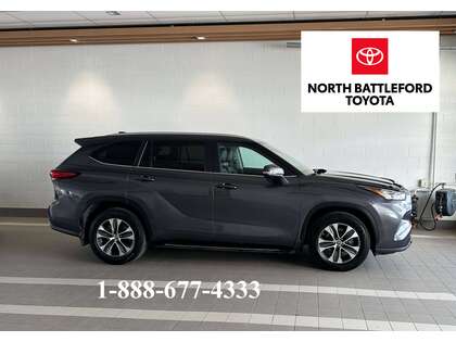 Gray 2023 Toyota Highlander XLE AWD SUV / Crossover All-Wheel Drive 8-Speed Automatic