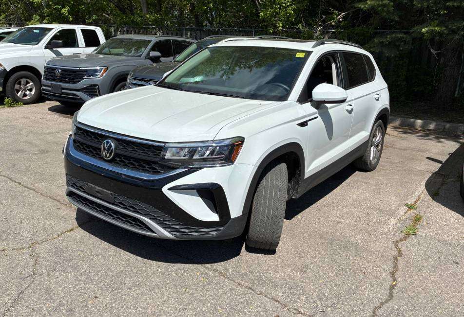 White 2022 Volkswagen Taos Comfortline 4Motion SUV / Crossover 7-Speed Dual Clutch