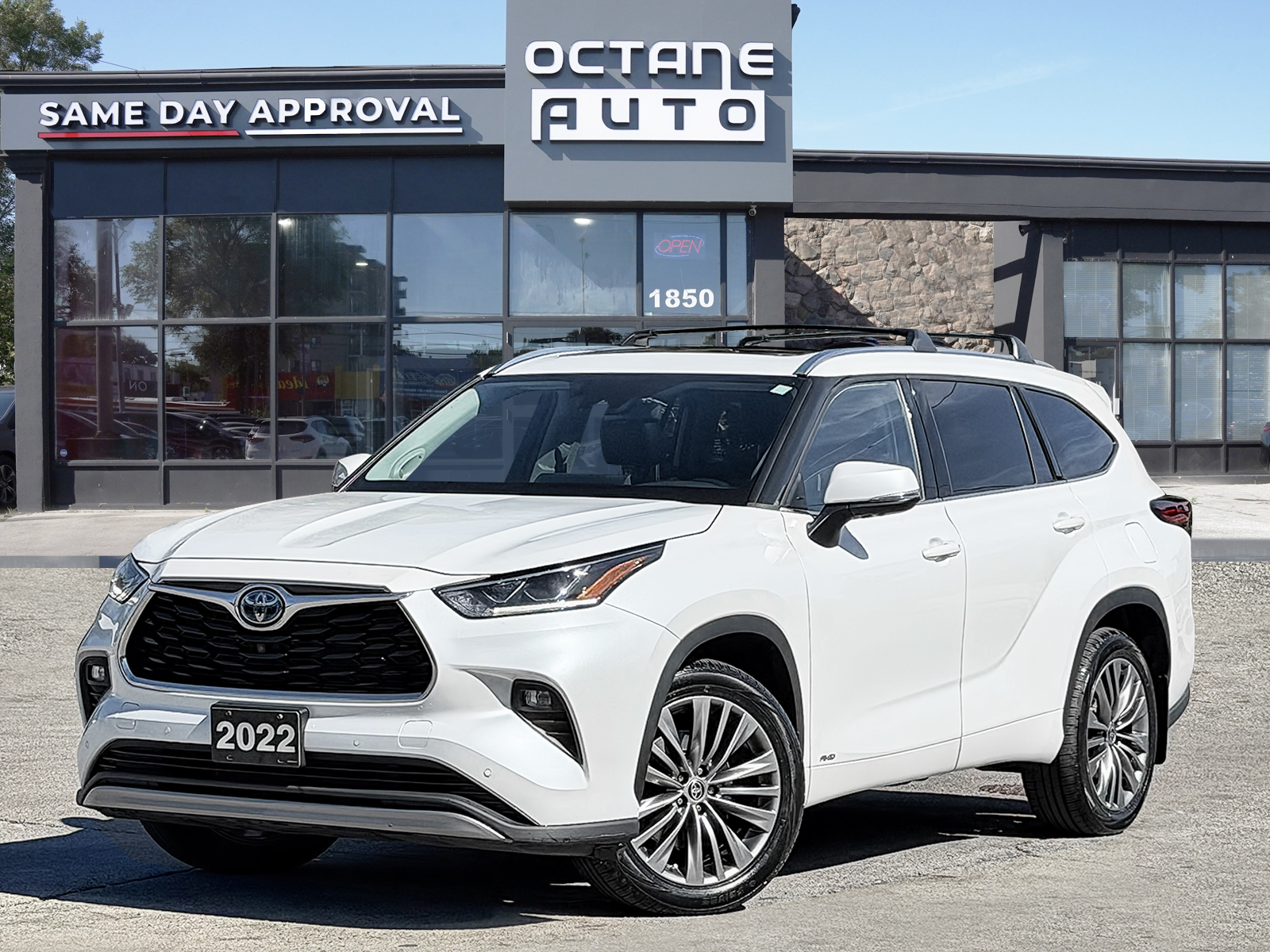White 2022 Toyota Highlander Hybrid Platinum AWD SUV / Crossover All-Wheel Drive Continuously Variable Transmission
