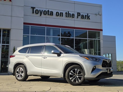 used 2021 Toyota Highlander car, priced at $39,995