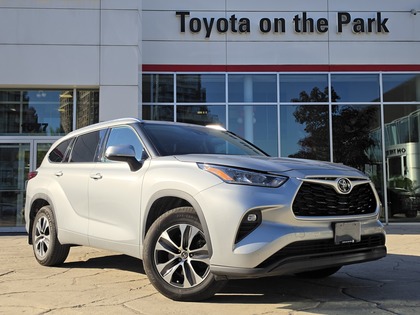 used 2021 Toyota Highlander car, priced at $39,995
