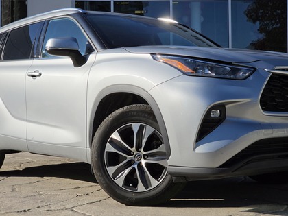 used 2021 Toyota Highlander car, priced at $39,995