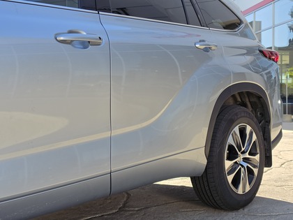 used 2021 Toyota Highlander car, priced at $39,995