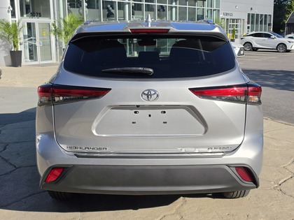 used 2021 Toyota Highlander car, priced at $39,995