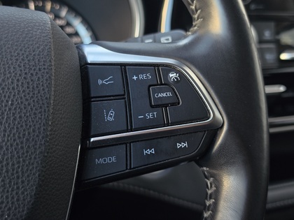 used 2021 Toyota Highlander car, priced at $39,995