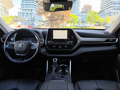 used 2021 Toyota Highlander car, priced at $39,995