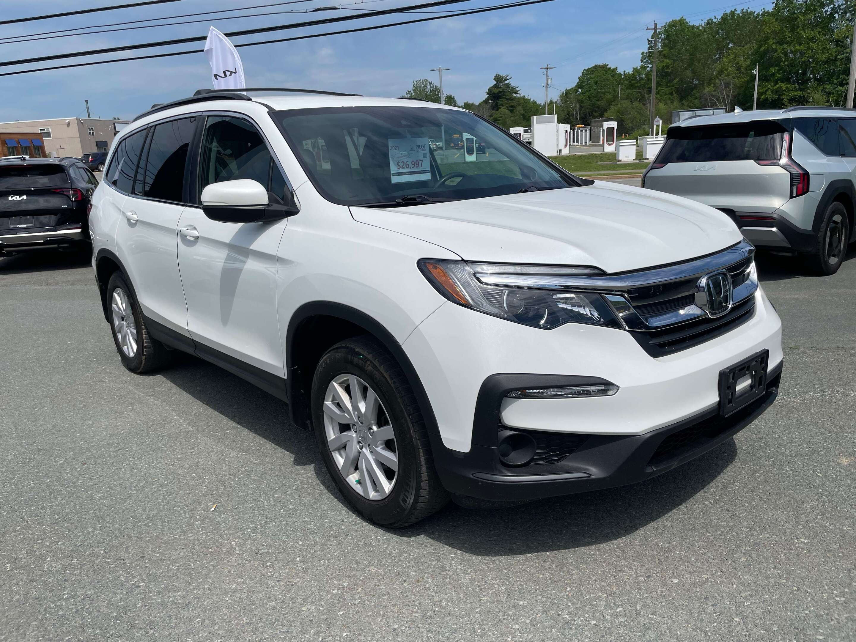 White 2021 Honda Pilot LX AWD SUV / Crossover All-Wheel Drive