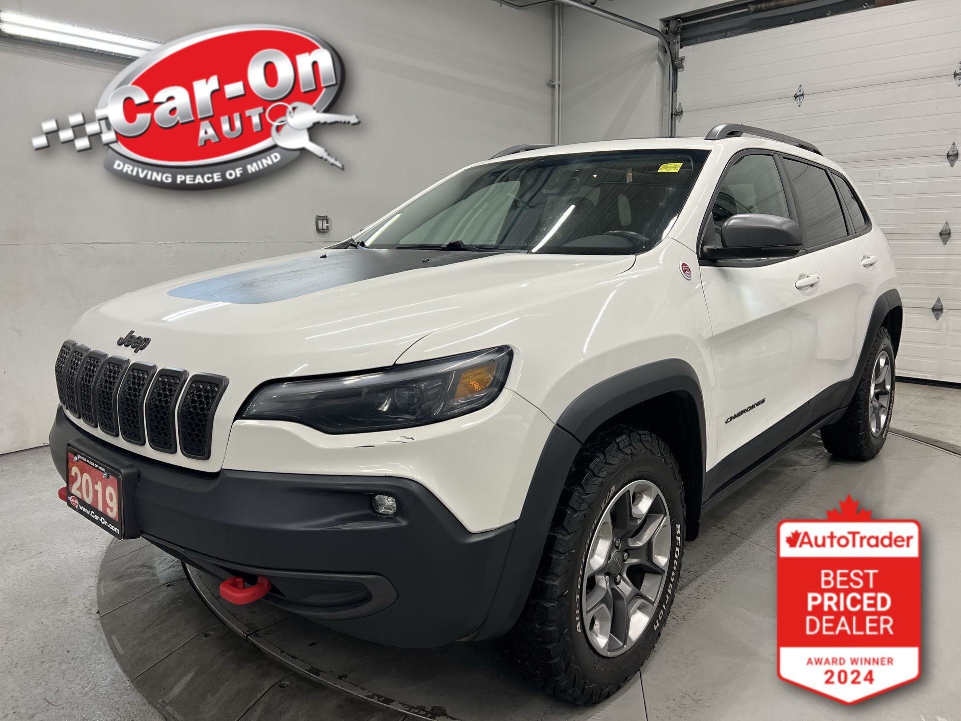 White 2019 Jeep Cherokee Trailhawk 4WD SUV / Crossover Four-Wheel Drive Automatic