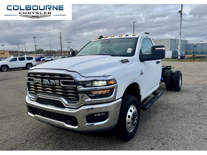White 2026 RAM 3500 Chassis Pickup Truck 8-Speed Automatic