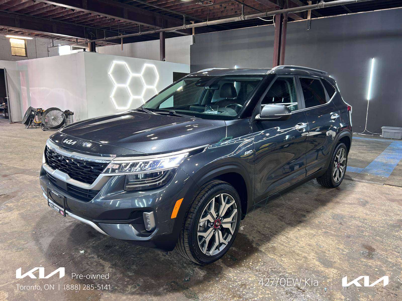 Gray 2022 Kia Seltos SX Turbo AWD SUV / Crossover All-Wheel Drive 7-Speed Automatic