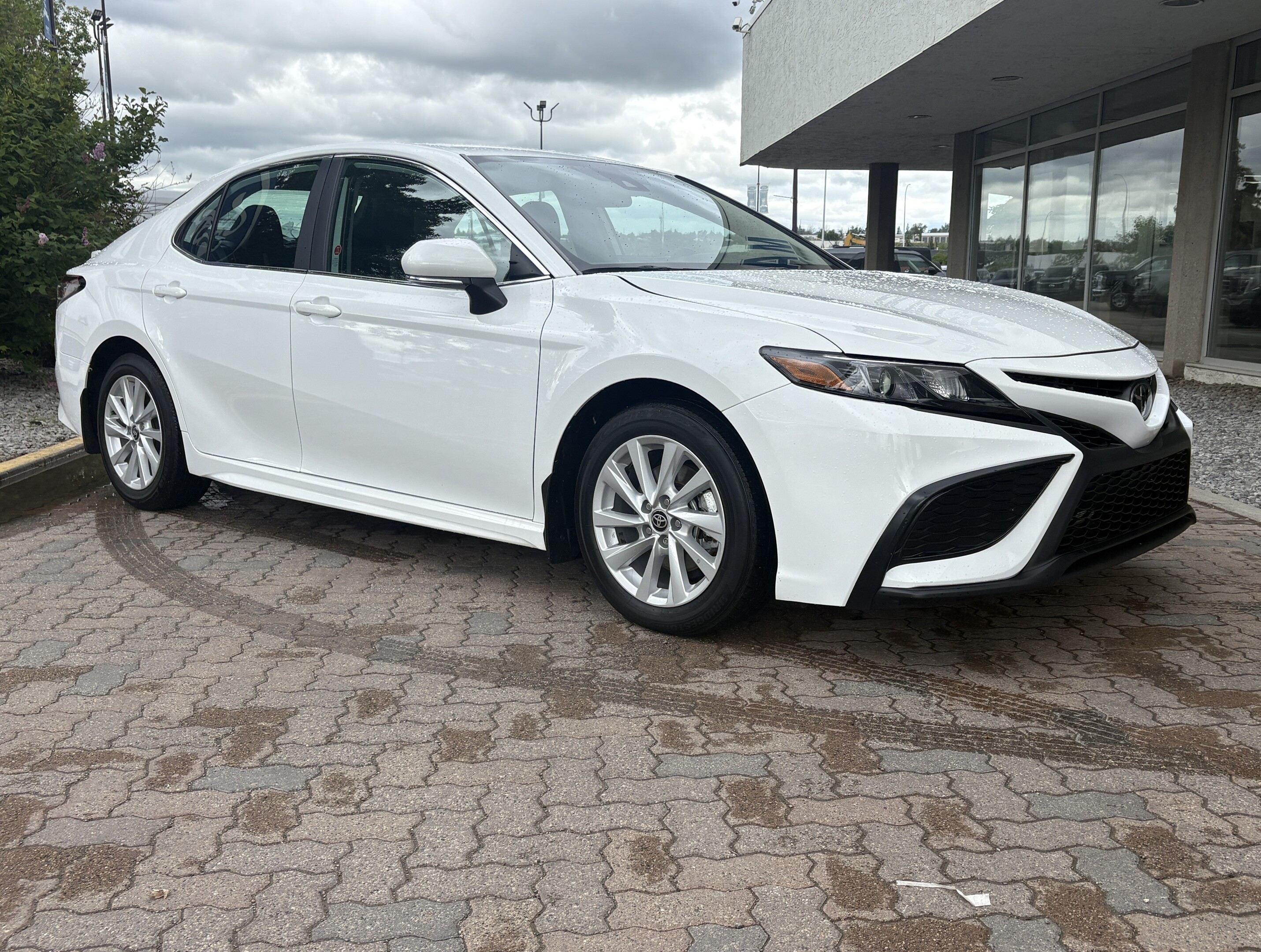 White 2024 Toyota Camry SE FWD Sedan Front-Wheel Drive 8-Speed Automatic