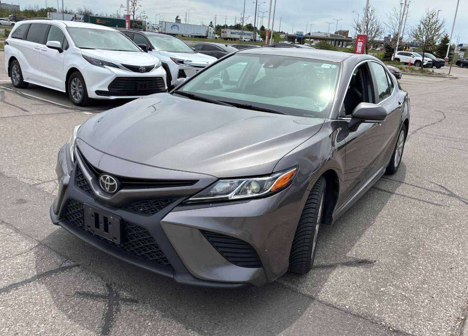 Gray 2020 Toyota Camry SE FWD Sedan Front-Wheel Drive 8-Speed Automatic