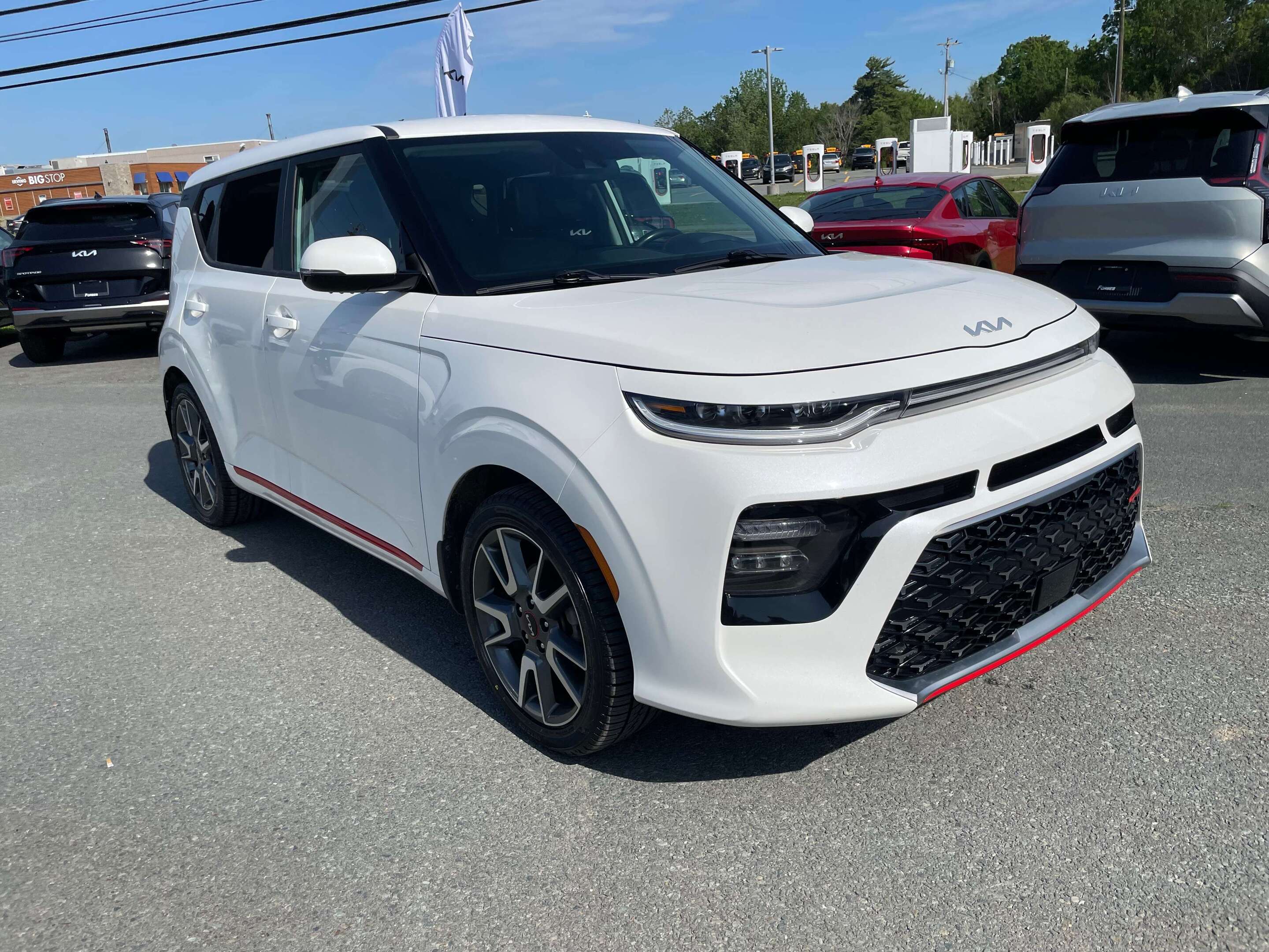 White 2022 Kia Soul Wagon Continuously Variable Transmission