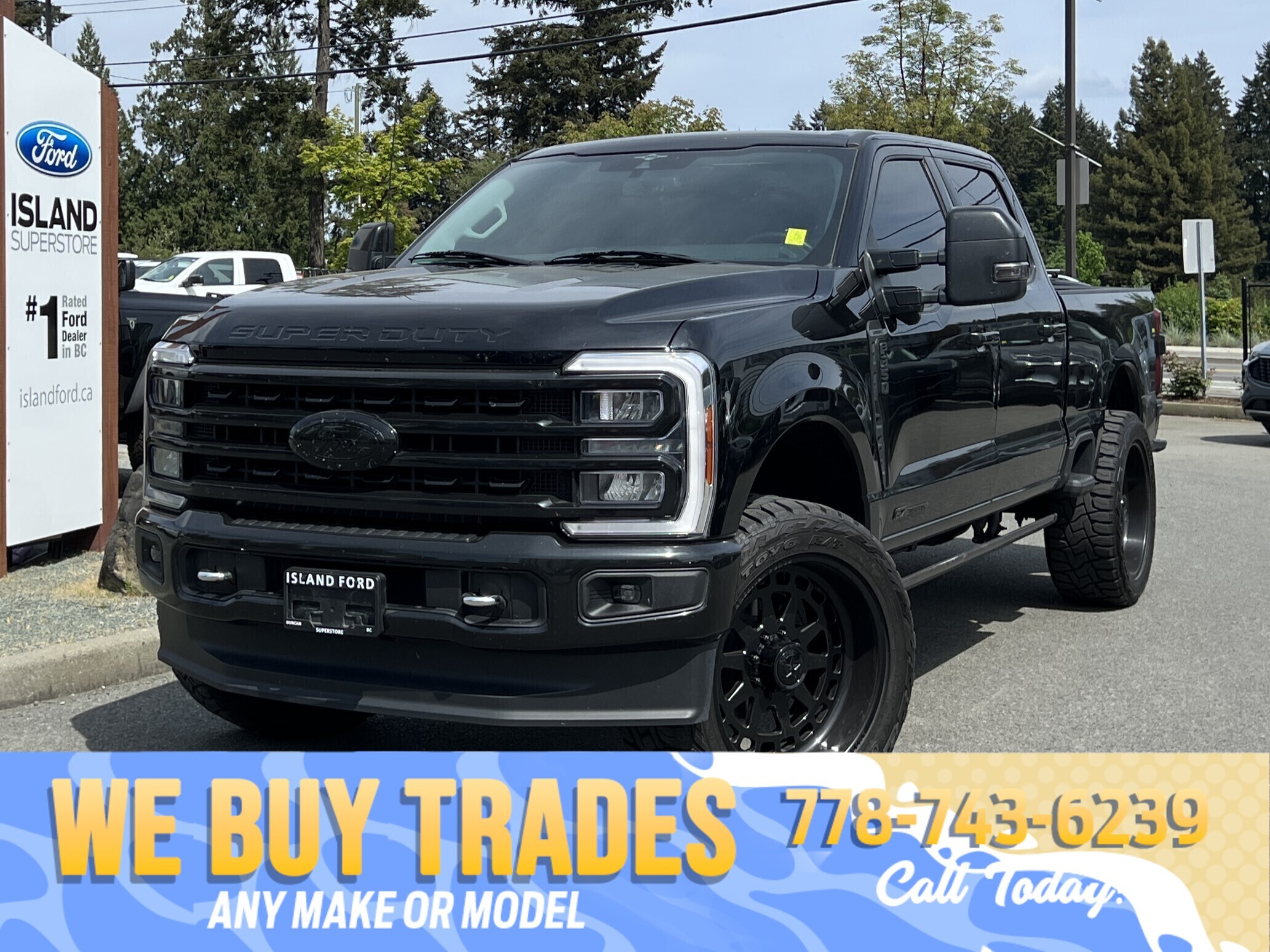 Black 2023 Ford F-350 Super Duty Lariat Crew Cab 4WD Pickup Truck Four-Wheel Drive Automatic