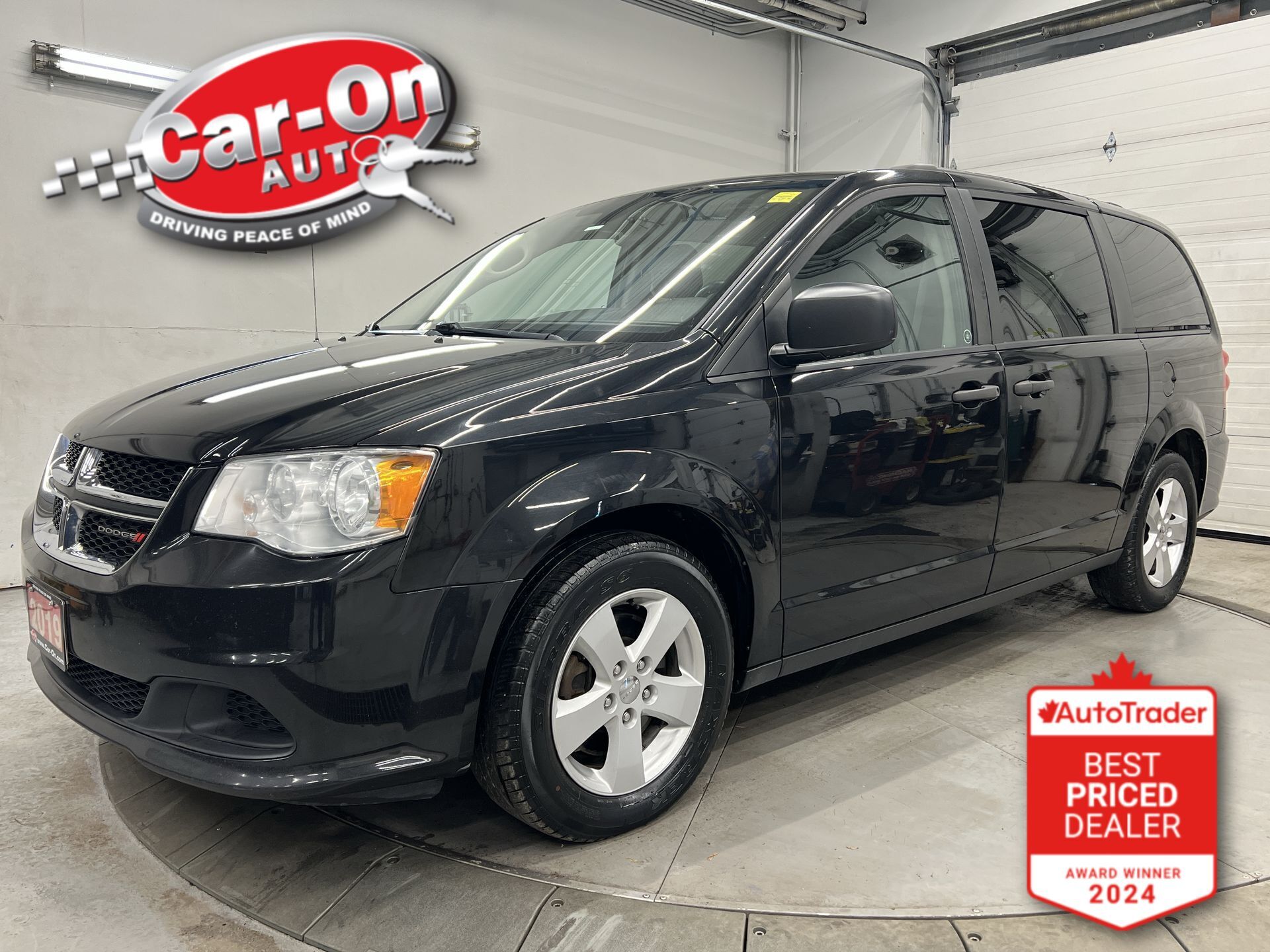 Black 2019 Dodge Grand Caravan SE Plus FWD Minivan Front-Wheel Drive Automatic