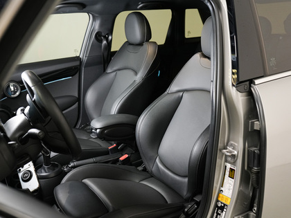 used 2023 MINI 5 Door car, priced at $25,900
