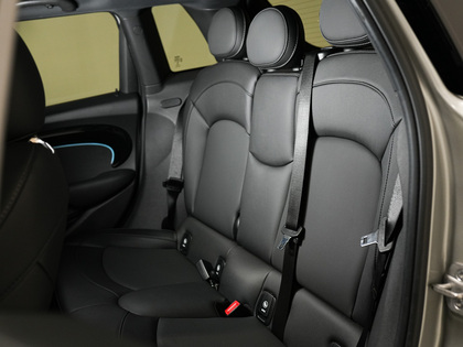 used 2023 MINI 5 Door car, priced at $25,900