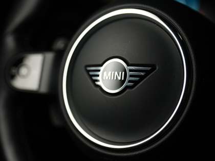 used 2023 MINI 5 Door car, priced at $25,900