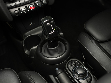 used 2023 MINI 5 Door car, priced at $25,900