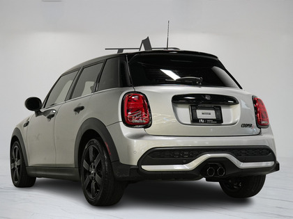 used 2023 MINI 5 Door car, priced at $25,900