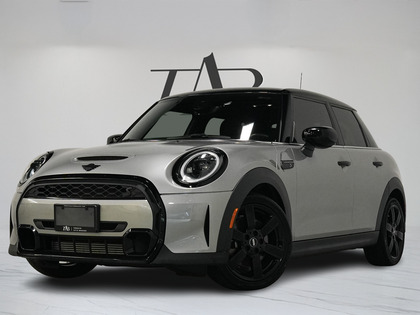 used 2023 MINI 5 Door car, priced at $25,900