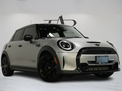 used 2023 MINI 5 Door car, priced at $25,900