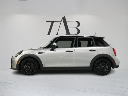used 2023 MINI 5 Door car, priced at $25,900
