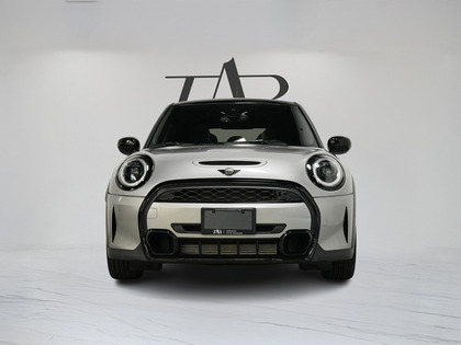 used 2023 MINI 5 Door car, priced at $25,900