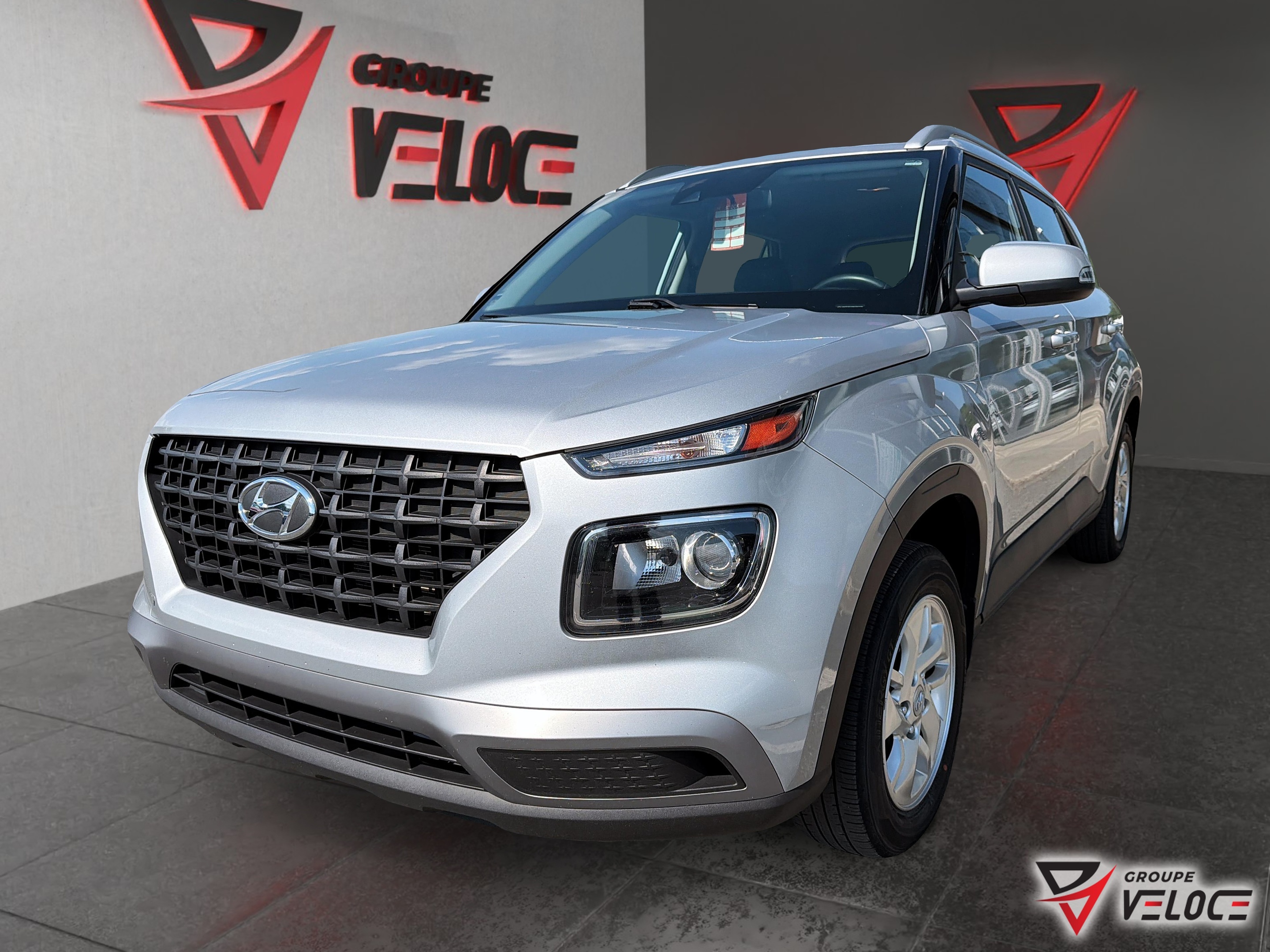 Silver 2021 Hyundai Venue Preferred FWD SUV / Crossover Continuously Variable Transmission