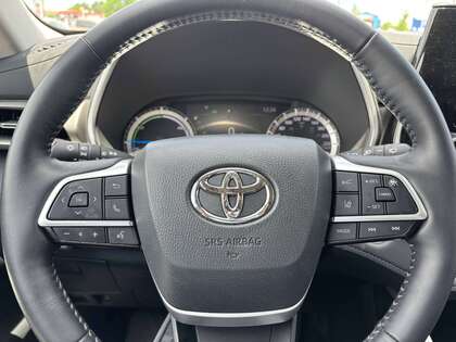used 2024 Toyota Highlander car, priced at $53,995