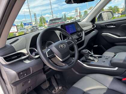 used 2024 Toyota Highlander car, priced at $53,995