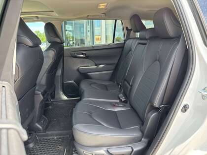 used 2024 Toyota Highlander car, priced at $53,995