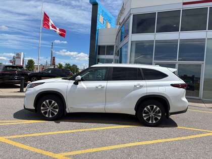used 2024 Toyota Highlander car, priced at $53,995