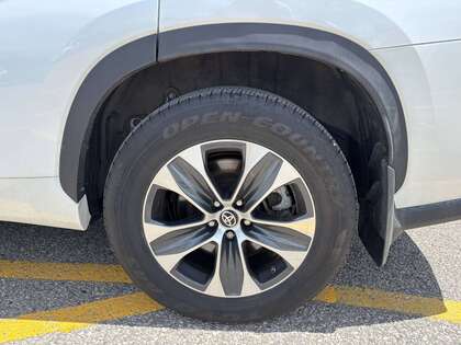 used 2024 Toyota Highlander car, priced at $53,995