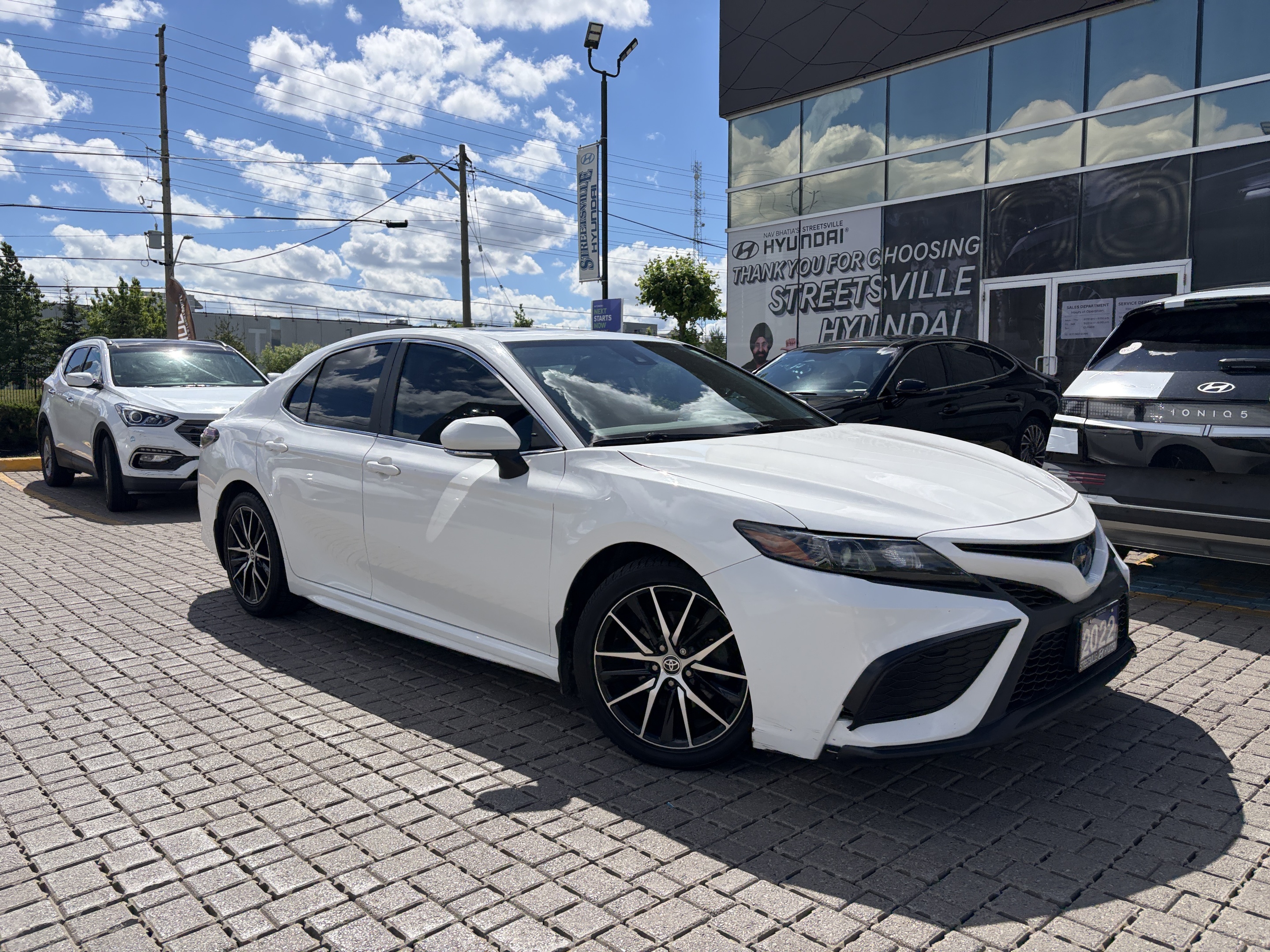 2022 Toyota Camry Hybrid SE FWD