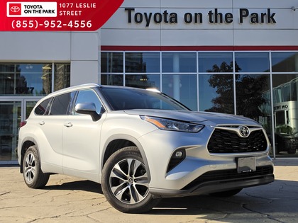 used 2021 Toyota Highlander car, priced at $39,995
