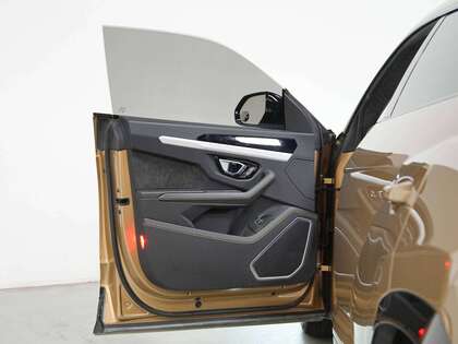 used 2022 Lamborghini Urus car, priced at $259,900