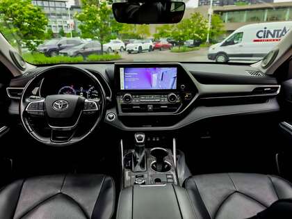 used 2025 Toyota Highlander car, priced at $56,495