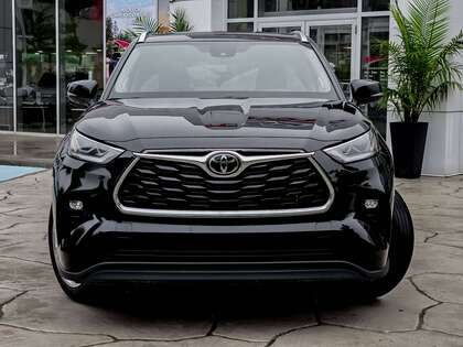 used 2025 Toyota Highlander car, priced at $56,495