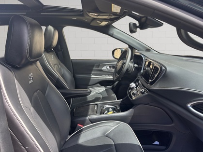 used 2025 Chrysler Pacifica car, priced at $42,251