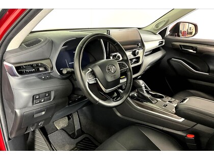 used 2023 Toyota Highlander car, priced at $55,998