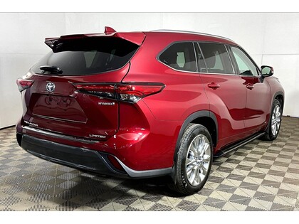 used 2023 Toyota Highlander car, priced at $55,998
