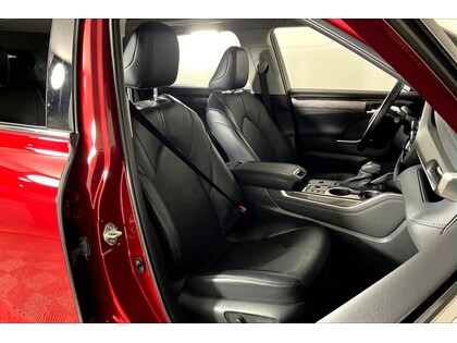 used 2023 Toyota Highlander car, priced at $55,998